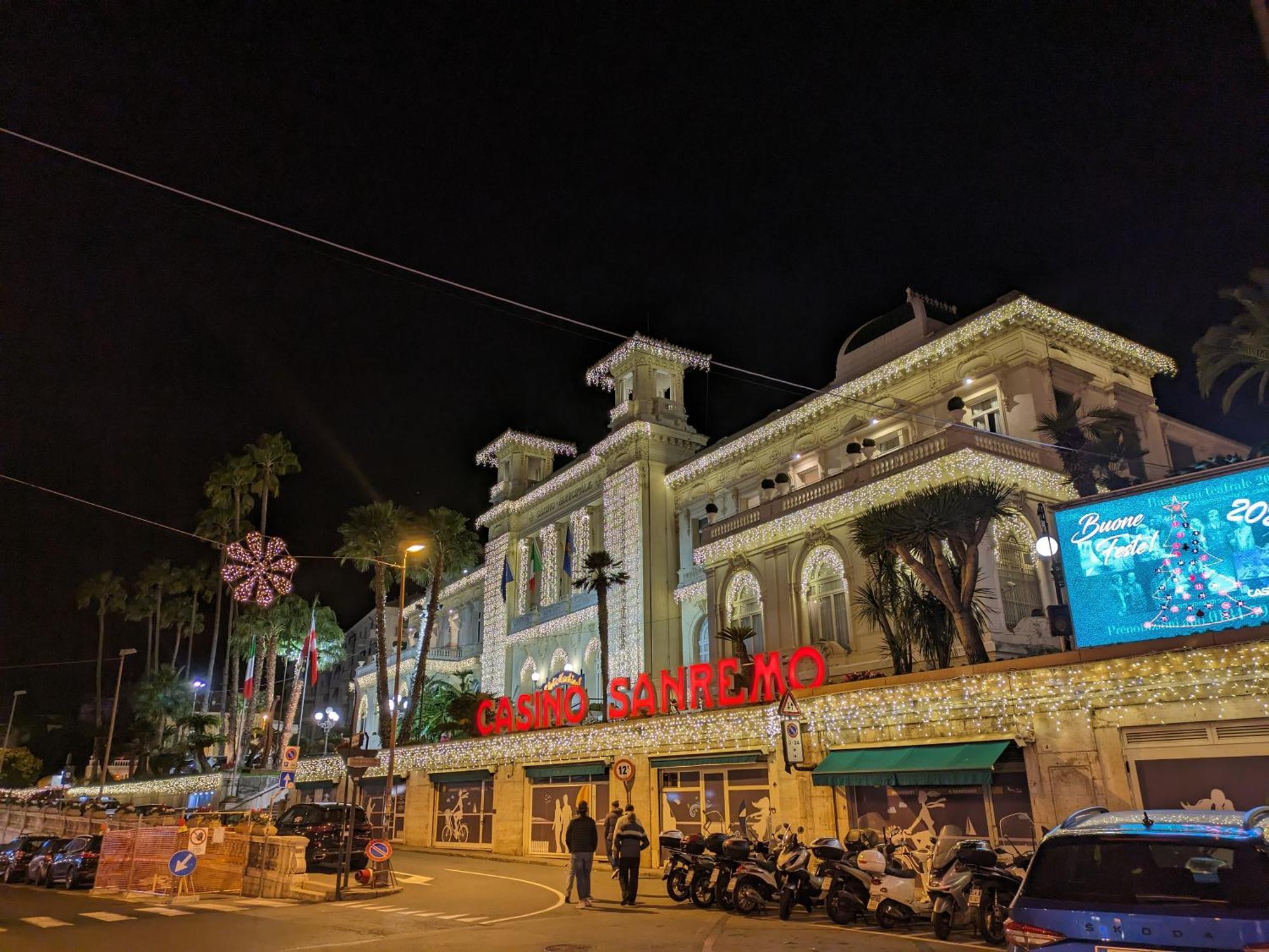 Апартаменты Kadevi Piazza Bresca - Pieno Centro, Parcheggio, Bici Санремо Экстерьер фото